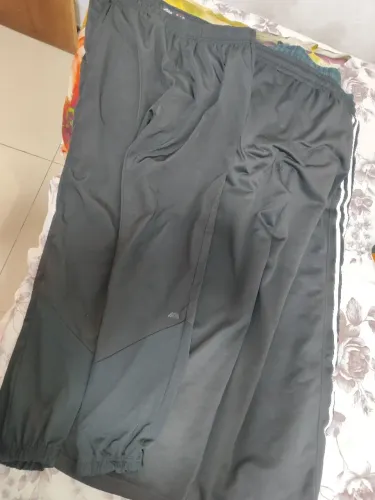 Duas calças novas tamanho m