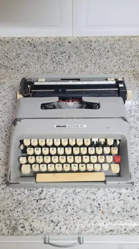 Vintage - Máquina de escrever e Calculadora mecânica Manual