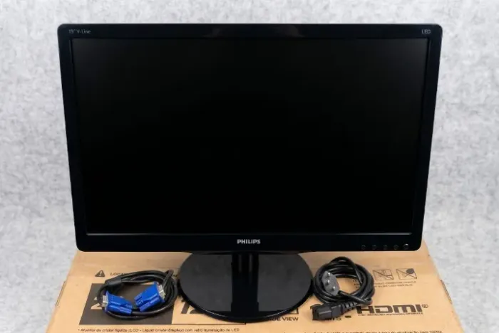 Monitor Philips 18.5" LED / LCD - Modelo 196V4L (Com Cabos) - VGA