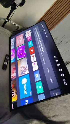 VENDO TV 40 SMART TOP COM ALEXA COMANDO DE VOZ ,COM OS PLÁSTICOS AINDA, PERFEITA!!!!