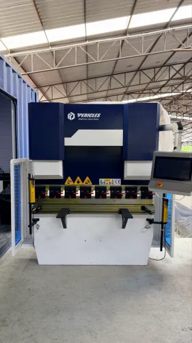 Dobradeira CN hidráulica 1600x40 Ton