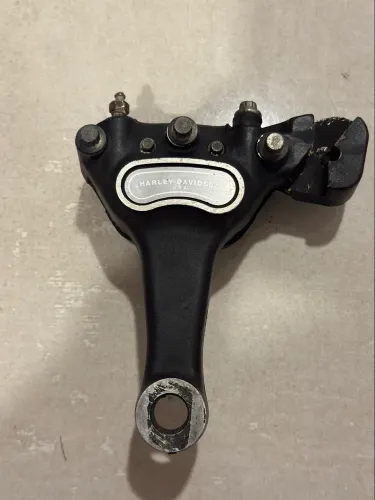 Pinça traseira de freio Harley Davidson Softail 