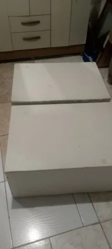 Vendo dois baús mdf 200 reais.