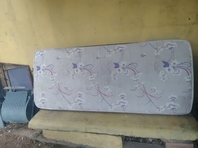 Colchão de solteiro Ortobom usado em perfeito estado