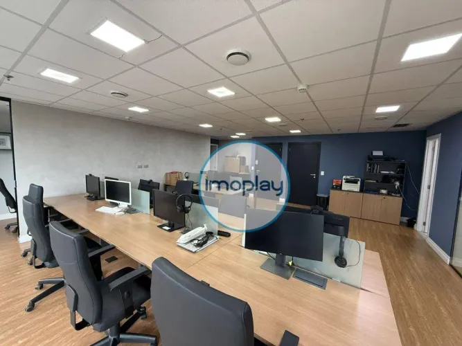 Escritório Mobiliado com 123m² de área útil e 03 vagas de garagem no Brooklin