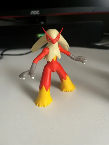 Blaziken Pokémon Scale World