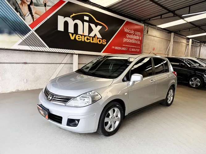 Nissan Tiida SL 1.8/1.8 Flex 16V Mec. 2011