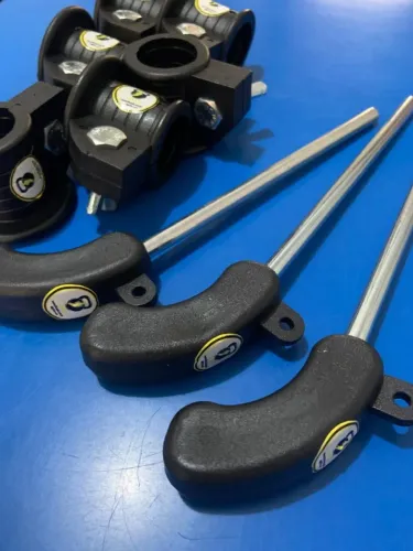 Kit com 6 presilhas 30mm para barras e 3 pinos para travar bateria de estação musculação