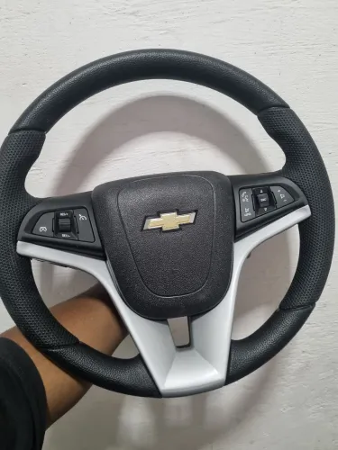 Volante GM esportivo multimidia com controle