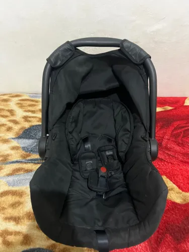 Vende-se bebê conforto semi novo (usado poucas vezes)