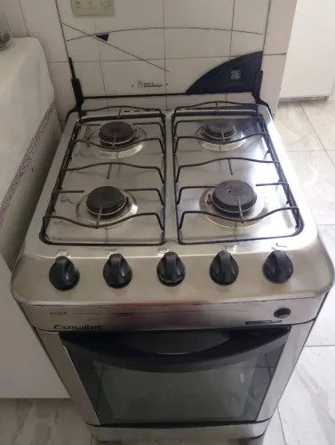 Fogão Esmaltec 4 bocas, inox e acendedor automático. NÃO FAÇO ENTREGA E NÃO ACEITO TROCA.