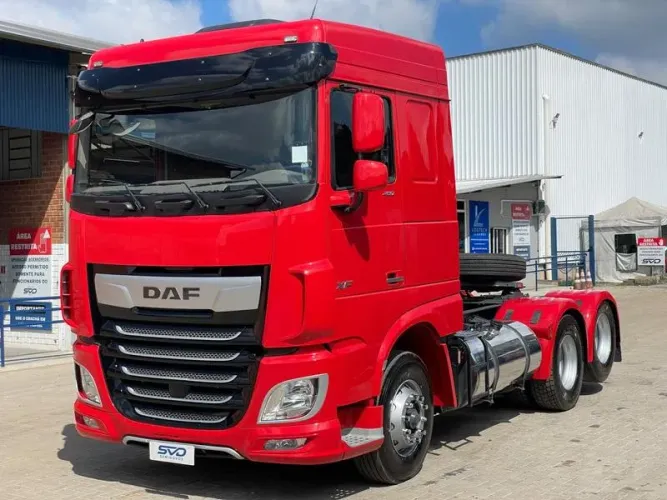 DAF XF 480 6X2 2024 - 121 MIL KM - DETALHES EM BLACK PIANO + PARALAMAS PERS.