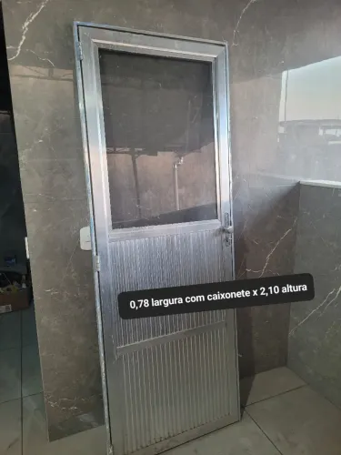 Porta alumínio