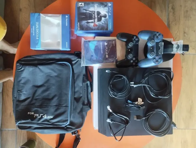 Videogame Playstation 4 Pro + itens extras 