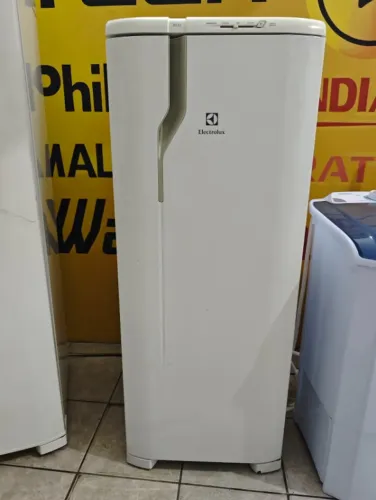 GELADEIRA ELECTROLUX Cycle Defrost 240L
