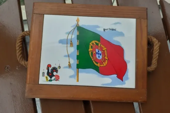 Souvenir de Portugal 21cm x 26cm enfeite em madeira e cerâmica / bandeja antiga