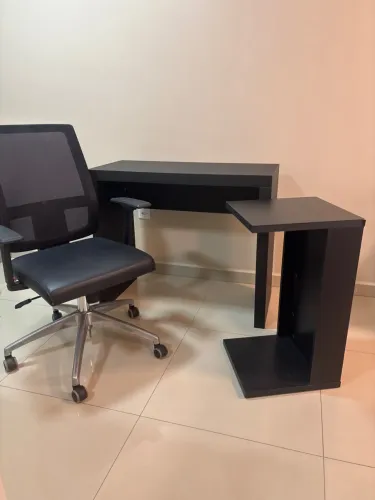 Conjunto de móveis para escritório 