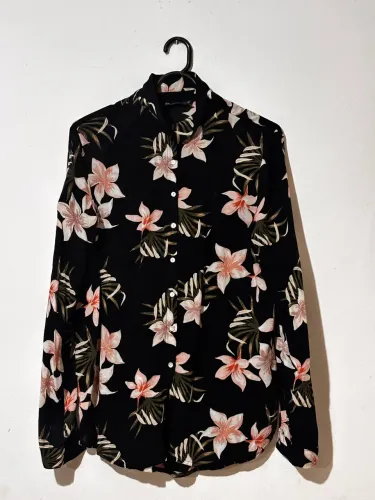 Camisa de botão florida