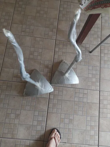 Vendo suporte de caixa de som pra home 2 suportes de ferro
