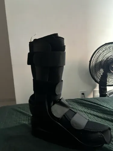 Bota ortopédica Mercur , semi nova