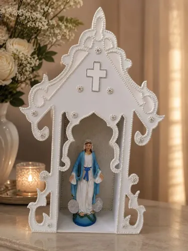 Um cantinho de fé para iluminar o seu lar e fortalecer os seus dias.