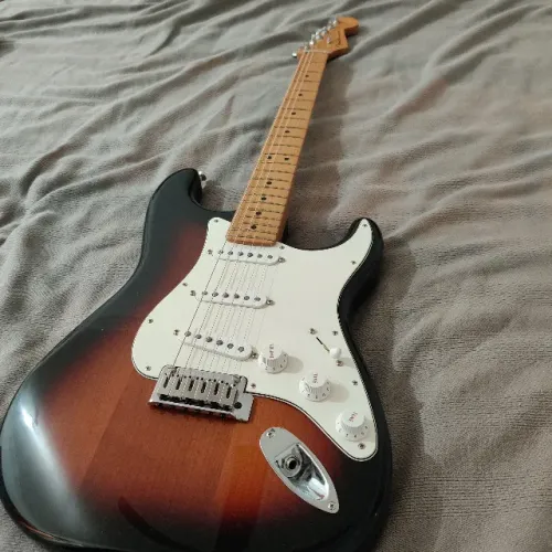 Guitarra Fender Stratocaster Player Plus