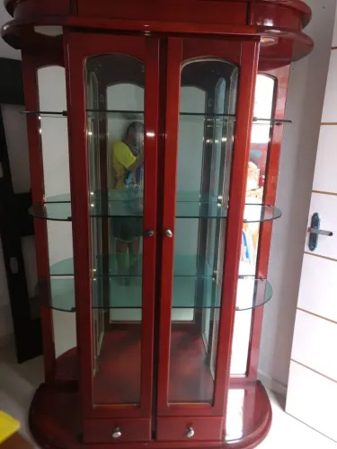 Vende cristaleira vintage com vidro e espelhos