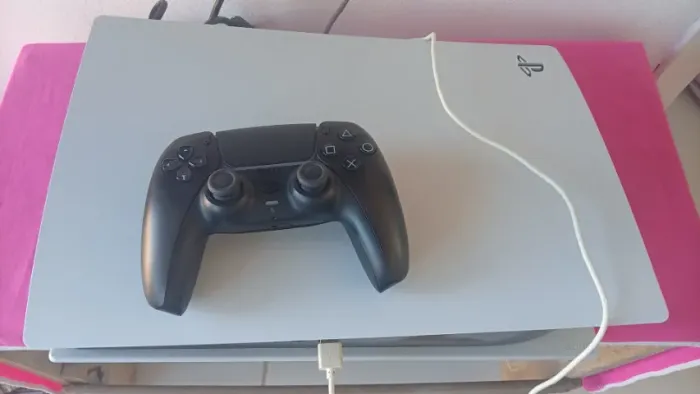 Ps5  semi novo pouco tempo de uso