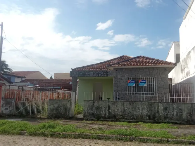 02 Casas para venda com terreno de 450 metros quadrados em Vila Julieta - Resende - RJ