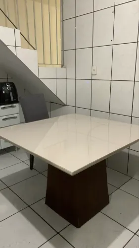 Mesa e cadeira