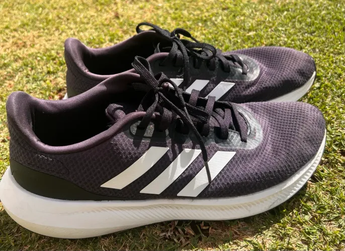 Tênis masculino Adidas. Numeração 44