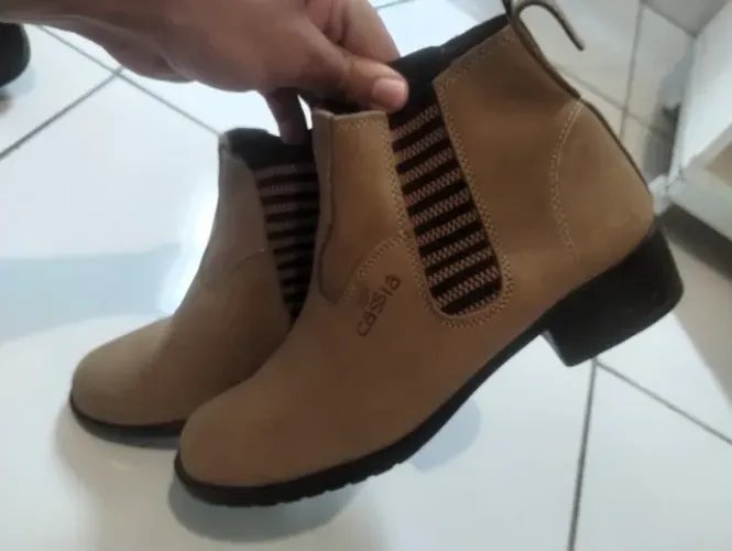 Bota Feminina Cássia - Usada Apenas 1 Vez!