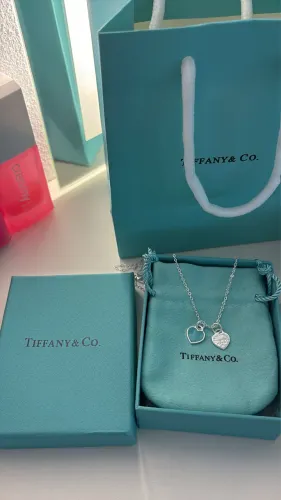 Pandora e colar tif