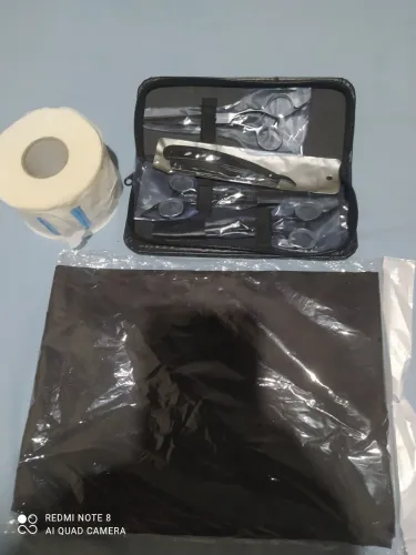 kit para cabeleireiro com tesoura navalha e capa 