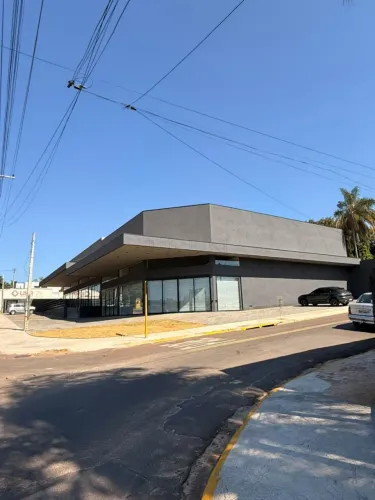 Lojas em galeria para locação na Av. Comendador José da Silva Martha em Bauru-SP.