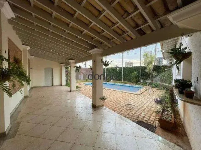 Casa com Piscina e 4 Quartos (2 Suítes) para Alugar  638 m² Próx. à Av. Santos Dumont