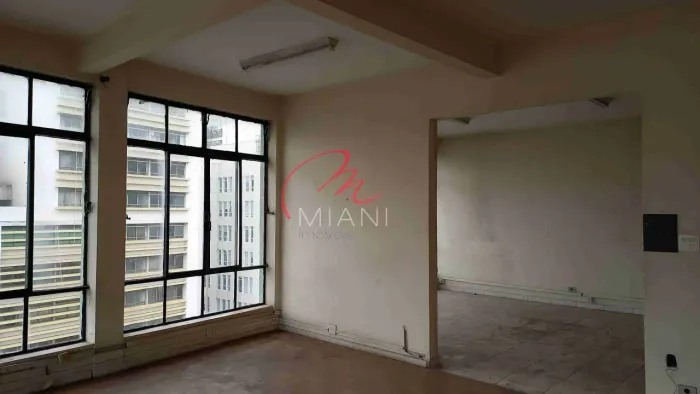 Conjunto comercial para Locação na Santa Ifigênia com 95m², 1 banheiro - Próximo da estaçã