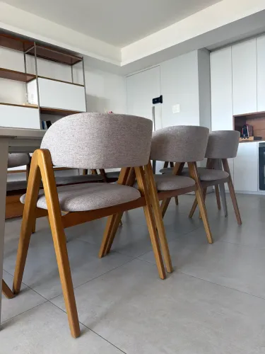 4 Cadeiras Jacaúna | Madeira Maciça | Design Contemporâneo | Alto Padrão