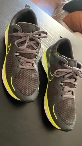Tênis Nike Masculino Cinza com Verde Neon - Tam. 42