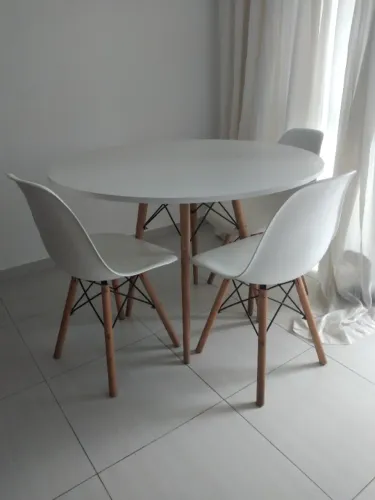 Mesa de jantar 4 cadeiras