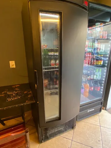 Cervejeira semi nova 