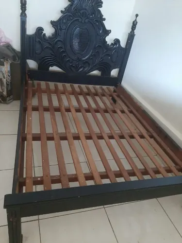 Vendo cama casal de madeira 
