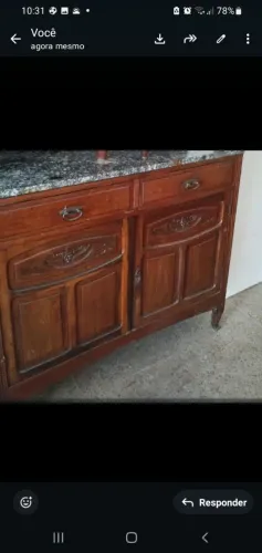 Comoda estilo provençal com tampo em mármore 