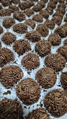 Brigadeiros Gourmet para Festas | Tradicional, Ninho, Cacau 50% e Ninho com Nutella