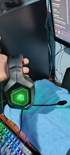 Fone de ouvido e mouse gamer