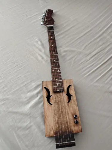 Guitarra Cigar box