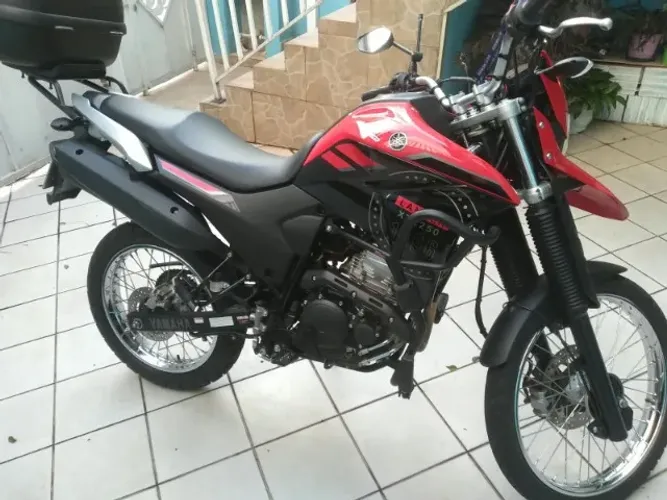 YAMAHA LANDER 250 ANO 2023 - VERMELHA - UNICO DONO