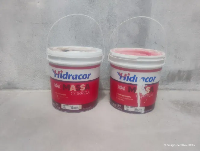 2 baldes de massa corrida hidracor 20 kg R$ 90,00