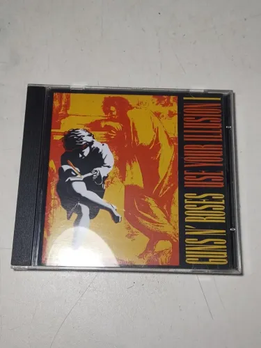 CD do álbum Use Your Illusion I da banda Guns N' Roses