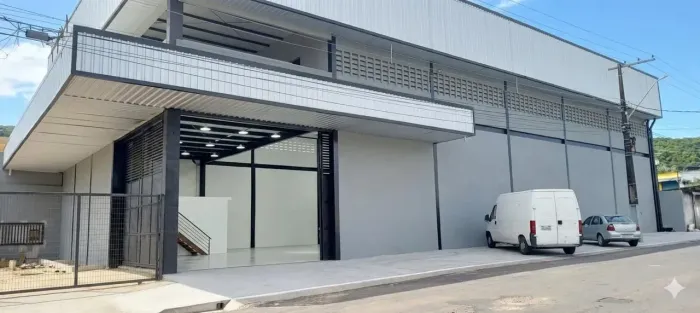 GALPÃO MEDINDO 800 M2 FINO ACABAMENTO PRÓX. AV TORRES!